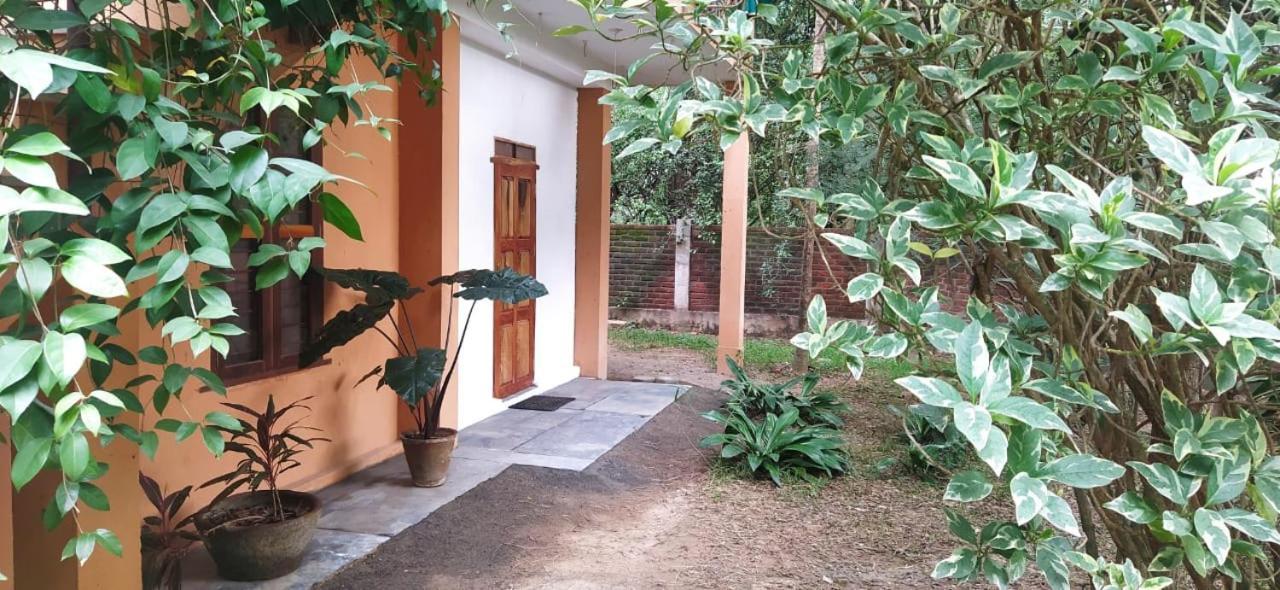 Isai Ambalam Guest House Pondicherry Exterior foto